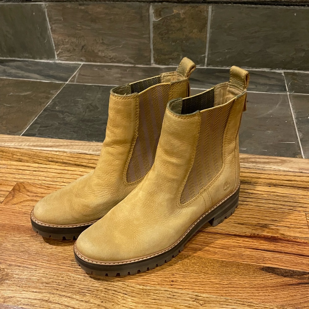 Timberland Courmayeur Valley Chelsea Boot Women's Sz 9.5 Wheat Nubuck